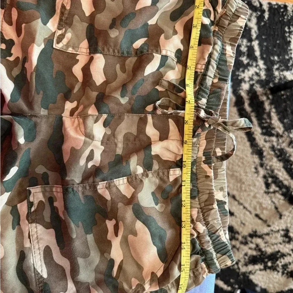 Love Tree Cream and Green Camouflage Cargo Shorts - Picture 4 of 5